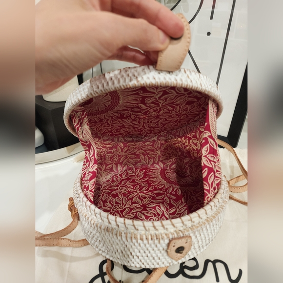 Ellen & James Round Rattan Crossbody Bag - Picture 3 of 6